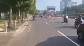 The Reckless Action of a Group of People Playing Roller Skates on the Highway Viral on Indonesian Social Media