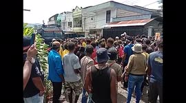 Gunshots and tear gas color the demonstration against the New Autonomous Region in Papua