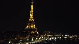 Torre Éfrin Paris night drone