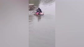Chinese man attempts to raft from Shanghai to Jiangxi with his dog