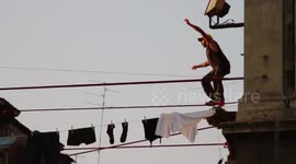 Impressive slacklining between balconies in Catania, Italy