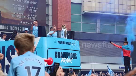 Manchester City embarks on parade with Premier League trophy