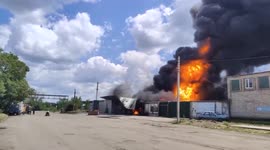 In the Ingulsky district of the city of Nikolaev the gas station burns. And the reason is not a missile strike. This is the same smoke that was reported to the wound.