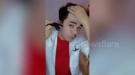 Artist makes awesome portraits using his own hair