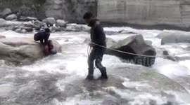 Young girl falls into river, rescued by fire department in northern India