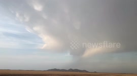 Watch as thunderstorm produces huge mammatus clouds over Oklahoma
