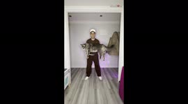 'Santander guy shows off his HUMONGOUS Maine Coon cat '