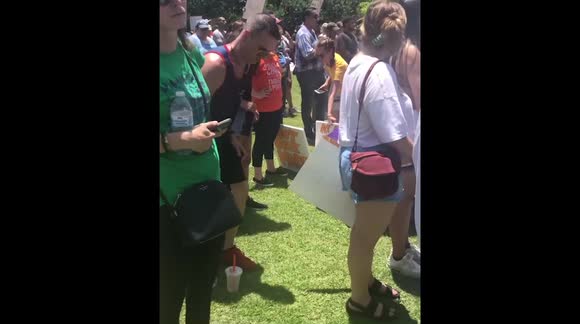 US: Protesters Call For Gun Control Outside NRA Convention In Houston ...
