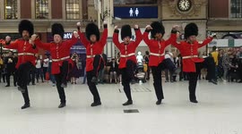 'Queen's Guards' delight passengers on Platinum Jubilee Bank Holiday in London