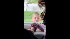 '7 y/o boy shows up outside the window of his house with a tree frog on his face '