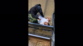 Heroic transit rider rescues man who fell on tracks and was electrocuted at a Chicago subway station