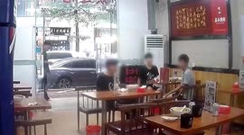 Three men in China run away after eating to avoid paying restaurant bill