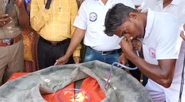 Yogi mechanic fills lorry inner tubes using his nostrils in bizarre challenge