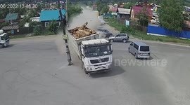 Terrifying moment brakes fail on logging truck in eastern Russia