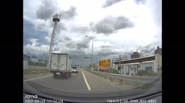 WTF Moment: Car slams brakes on as lights changed causing chain car crash (Dashcam Video)