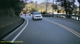 Idiot On The Road: Reckless driver intentionally blocking the road (Dashcam Video)