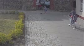 25-year-old cyclist knocked down a girl of seven years