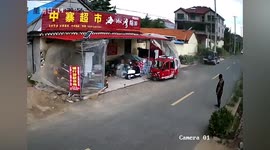 Sign almost hits man after strong winds rip it off shop in China