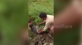 India: Brave police officer rescues man trapped in swamp