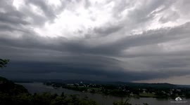 Watch incredible Shelf Cloud crossing over the Ohio River in West Virginia