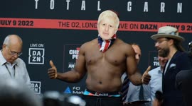 Derek Chisora dons Boris Johnson mask at weigh-in to support PM after yesterday's resignation