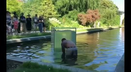 Rescuing a duck from an air aquarium