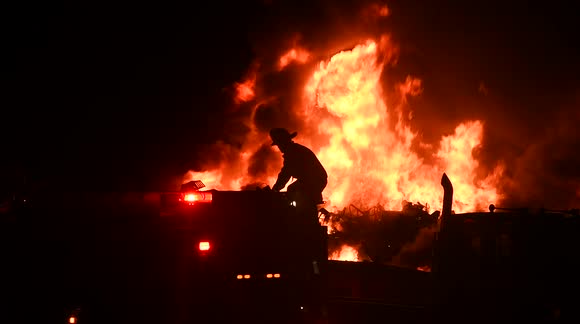 Scrapyard fire leads to fiery flames in Mt Carmel, Pennsylvania