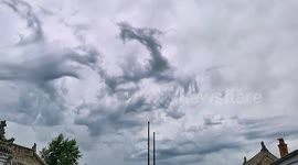 Dragon-shaped cloud appears in sky over 'dragon temple' in northern China