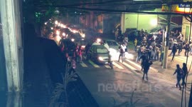 Policia atira bomba de GAS LACRIMOGENIO dentro de carro - PM de SP