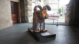 Gromit sculptures in Bristol: TutanGromit