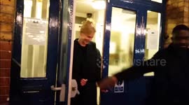 Nicole Kidman departs play to be greeted by overseas fans