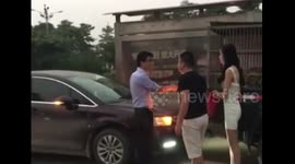 为看老虎追尾前车 载老虎车主：我放老虎咬你