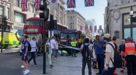 UK, London: Situation at Oxford Circus station after reports of smoke from escalator