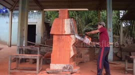 Carpenter makes incredible wooden sculpture of monk in Vietnam