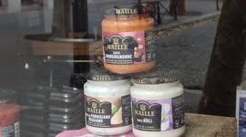 Ukraine war: faced with the shortage of mustard, The Maille Boutique in Paris sees its stocks empty at high speed. Place de la Madeleine. Since the start of the war in Ukraine, consumers have struggled to find jars of mustard in stores. Place de la Madele