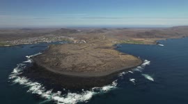 Stunning drone footage of Grindavík, the Icelandic town that could be swallowed by lava at any time