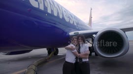 Mother and daughter commercial pilots have first flight together