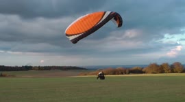 Paramotor landing fail - crashes into field