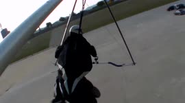 Hang glider landing fail - turbulance causes crash landing