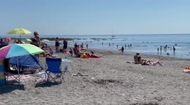 Holidaymakers hit Cornish beach as UK faces another heatwave