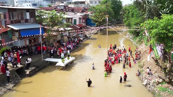 Indonesians celebrate Independence Day on river for first since since pandemic began