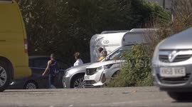 Newsflare Edit - Huge police operation at traveller encampment after surge in crime in the area. 60 plus police run to catch individuals escaping Newquay Cornwall UK