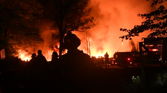 2nd alarm fire hits Pennsylvania commercial building