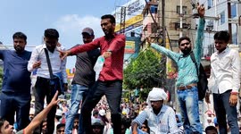 Lathi charge and water cannons on streets of Patna against CTET and BTET qualified teachers demanding permanent jobs