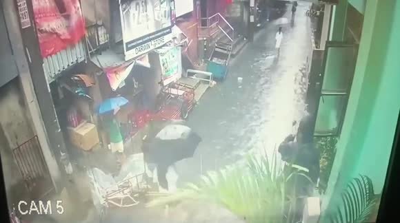 Time-lapse footage shows water rapidly rising during Tropical Storm Ma ...