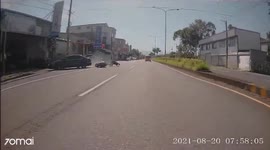 Brutal Accident: Moped rider doesn't brake in time and rear-ends Honda in Caotun, Taiwan (Dashcam Video)