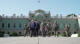 BORIS JOHNSON WALK IN Kyiv