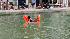 Paris : While the Saint-Martin canal is celebrating its 200th anniversary, and in this very hot season of heat waves, swimming will be exceptionally authorized there this summer, on three Saturday afternoons. (Video: 27 aug 2022, 13h-17h)