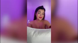 Woman with different sized boobs gains 10,000 subscribers on OnlyFans