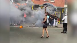 Police called to opening of new pizza shop as chaos erupts with hundred queuing